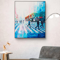 Pieza en tonos azules representando el movimiento de los seres humanos por la ciudad